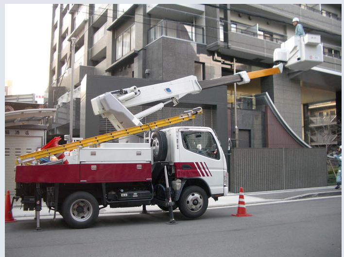 街燈車 - 智富機械工程 45年專營租賃、售賣全新及二手